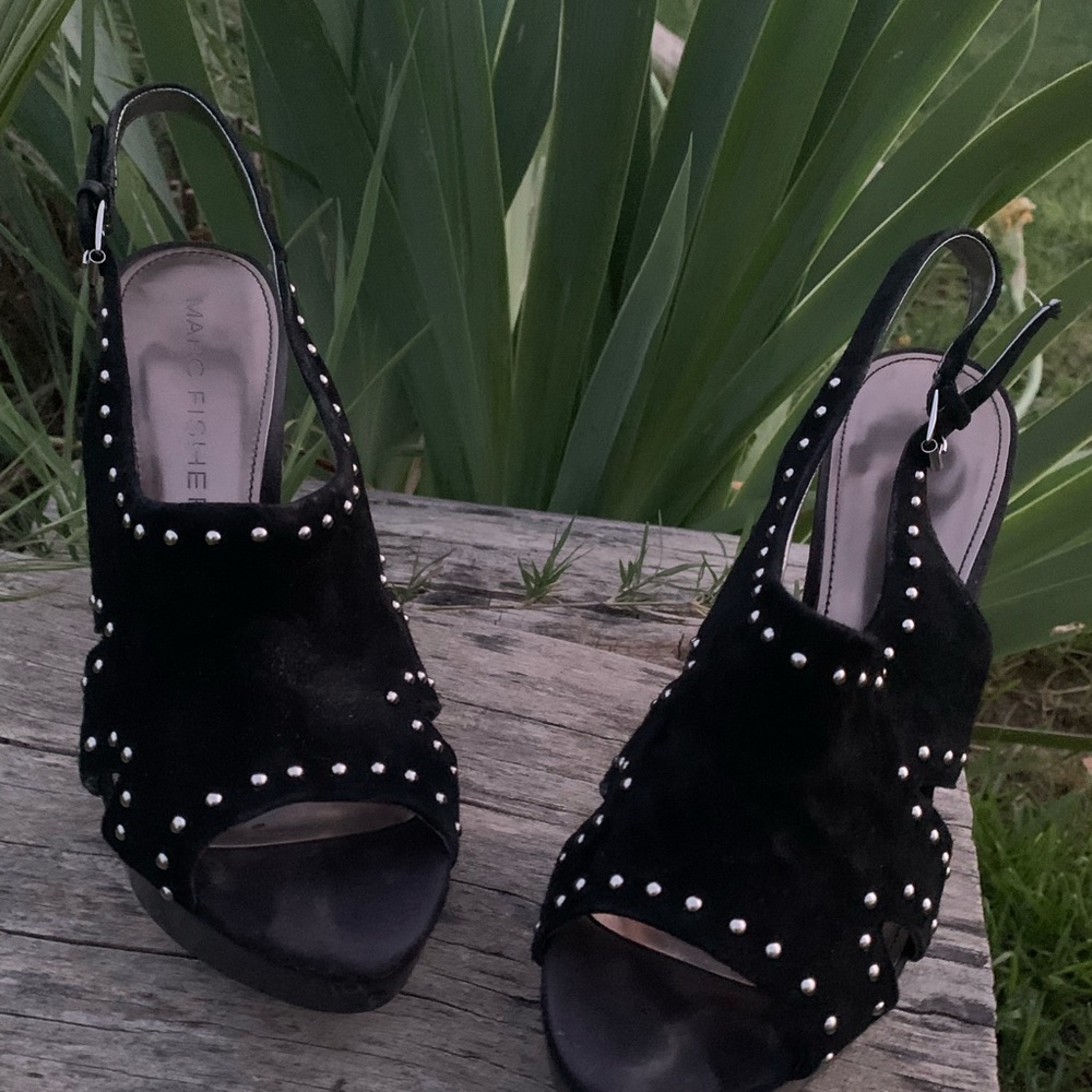 High heel shoe